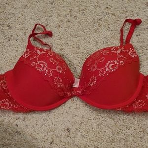 Red lacey detail bra